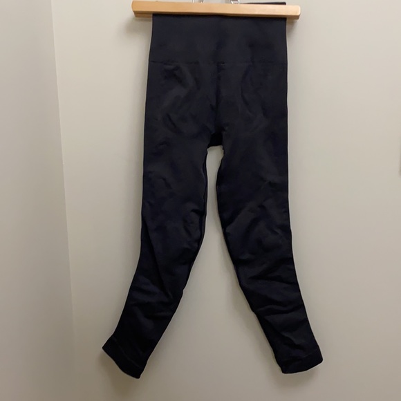 Lululemon Zone In Tight leggings  crop size 2 grey yoga - Picture 6 of 13